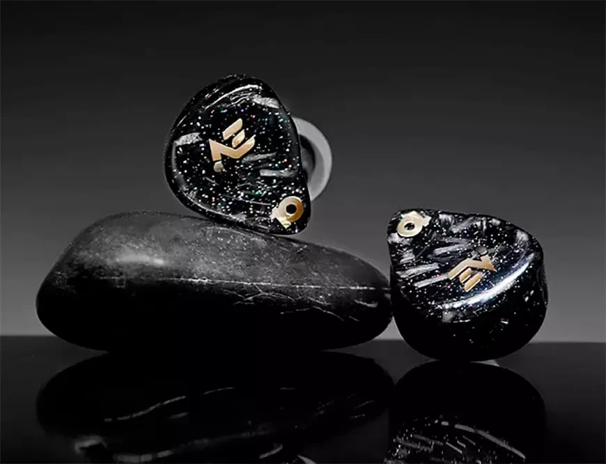 Shanling AE10 IEMs Pair 10 Balanced Armature Drivers With a Six-Way Crossover 2 Shanling AE10 In-Ear Headphones with Ten Armature Drivers