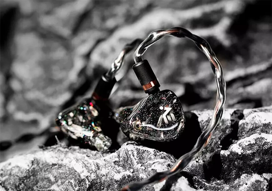 Shanling AE10 IEMs Pair 10 Balanced Armature Drivers With a Six-Way Crossover 4 Shanling AE10 In-Ear Headphones with Ten Armature Drivers
